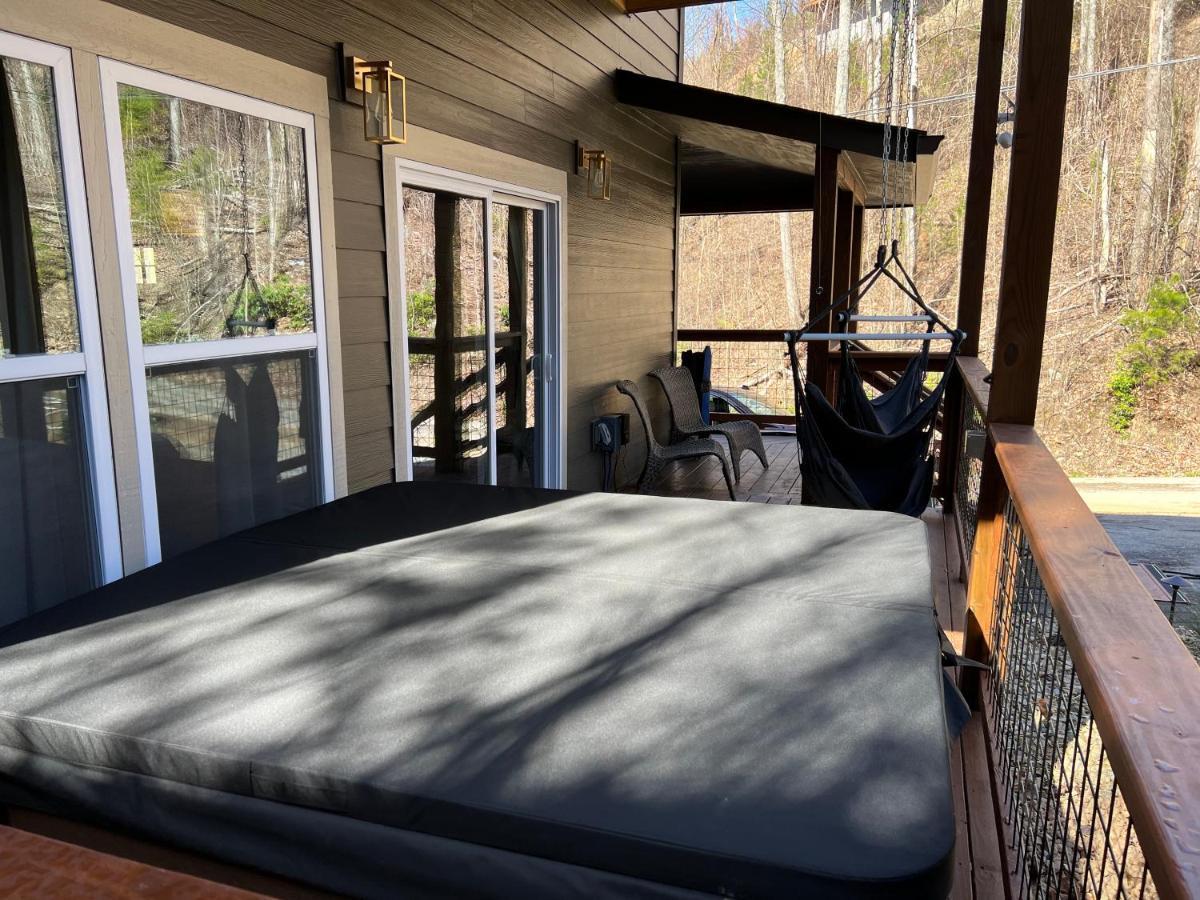 Mins To Gburg Sleeps 8 Hot Tub Arcade Area Pool Villa Gatlinburg Exterior photo