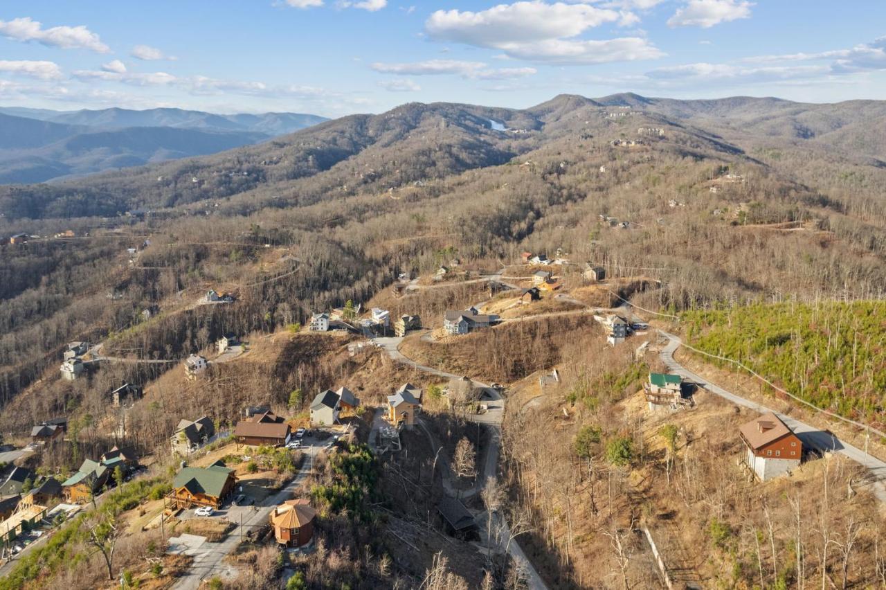 Mins To Gburg Sleeps 8 Hot Tub Arcade Area Pool Villa Gatlinburg Exterior photo