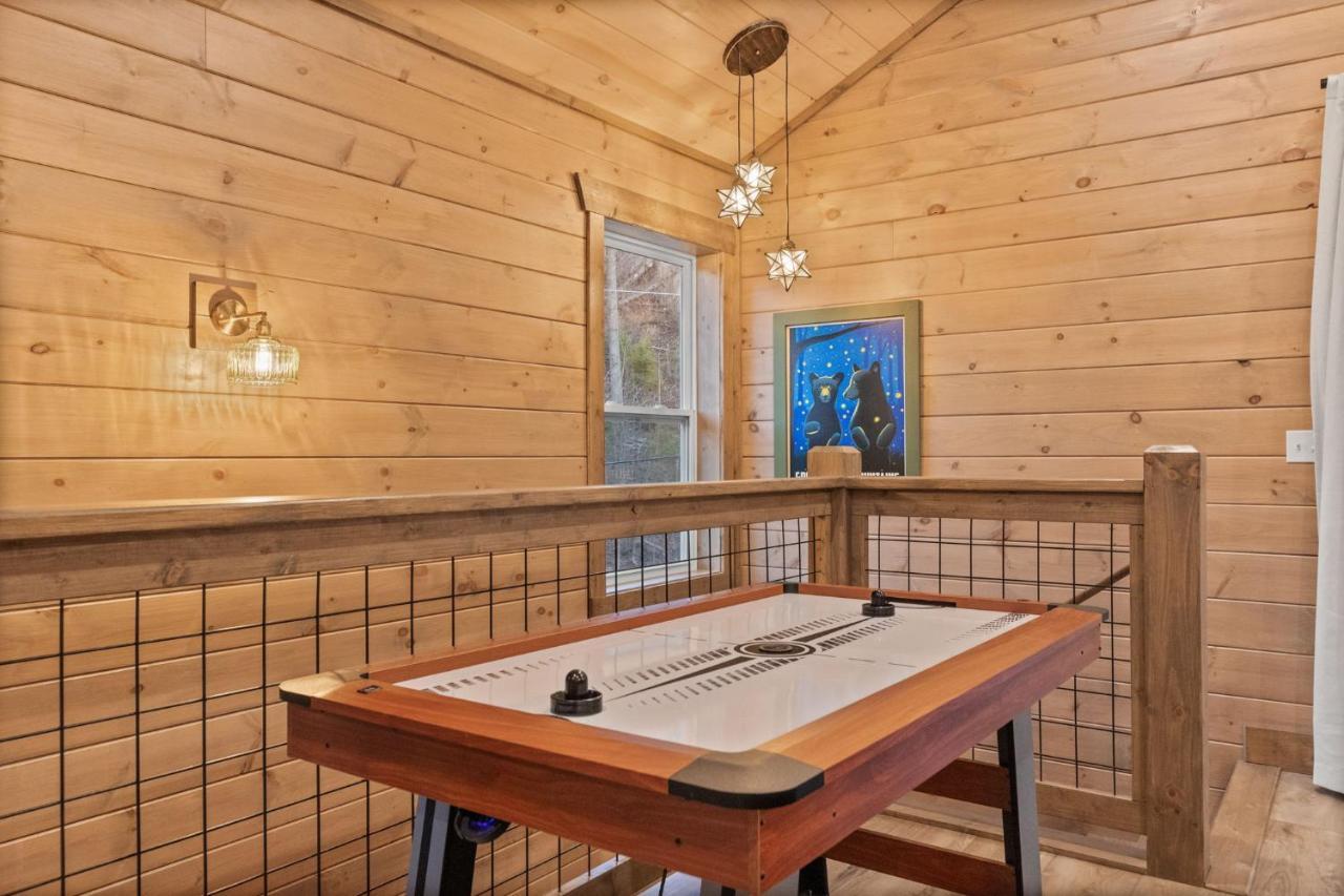 Mins To Gburg Sleeps 8 Hot Tub Arcade Area Pool Villa Gatlinburg Exterior photo